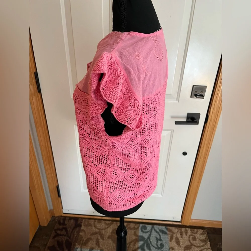 New women’s Adiva V neck pink open weave crochet flutter sleeve sweater. Medium